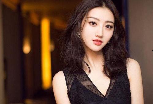 娱乐圈吃瓜背景图女生,揭秘“吃瓜女孩”背后的故事