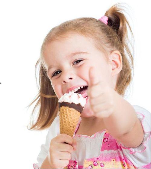 娱乐吃瓜君宝宝倒水,揭秘宝宝倒水背后的温馨瞬间